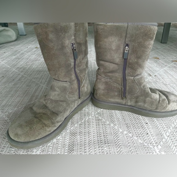 UGG Shoes - UGG AUSTRALIA women's boots size 8